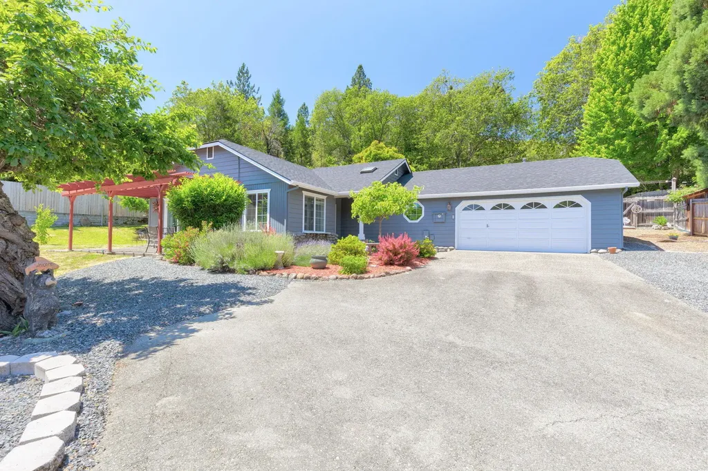 411 NW Pleasant View Drive Grants Pass OR 97526