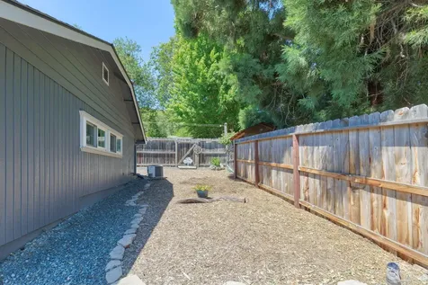 411 NW Pleasant View Drive Grants Pass OR 97526