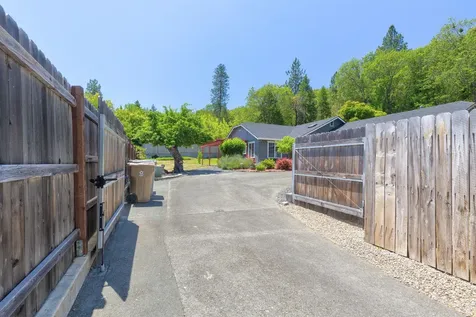 411 NW Pleasant View Drive Grants Pass OR 97526