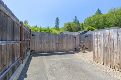 411 NW Pleasant View Drive Grants Pass OR 97526