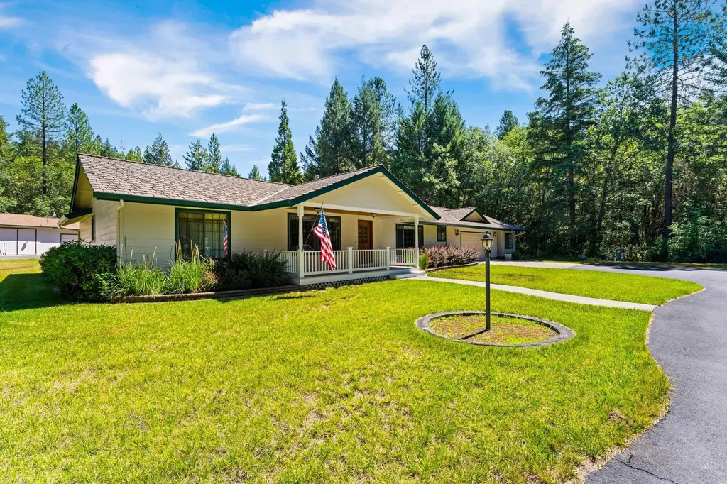 2075 Azalea Drive Grants Pass OR 97526