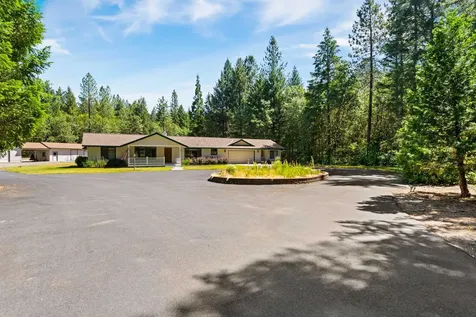 2075 Azalea Drive Grants Pass OR 97526