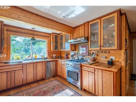 48611 Highway 101 Bandon OR 97411