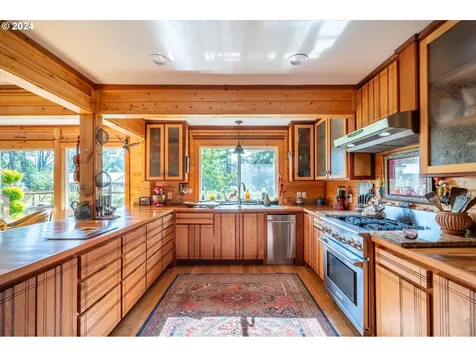 48611 Highway 101 Bandon OR 97411