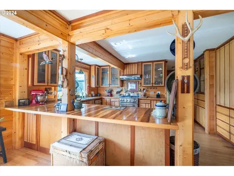 48611 Highway 101 Bandon OR 97411