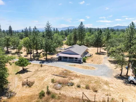 324 Haylees Way Grants Pass OR 97526