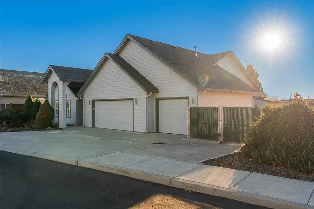 2721 NW Canyon Drive Redmond OR 97756
