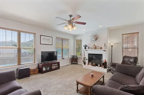 304 Woodville Way Rogue River OR 97537