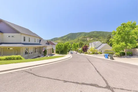 304 Woodville Way Rogue River OR 97537