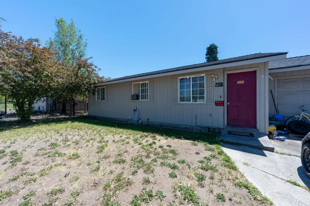 2328 SW Glacier Avenue Redmond OR 97756