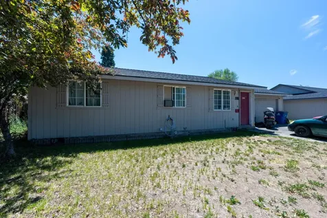 2328 SW Glacier Avenue Redmond OR 97756