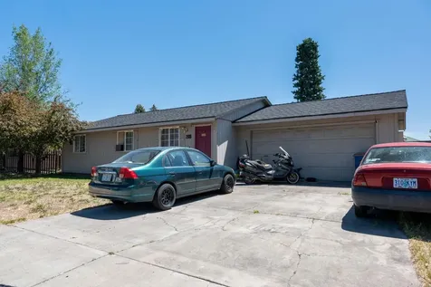 2328 SW Glacier Avenue Redmond OR 97756