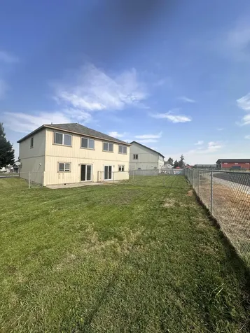 2464 NW 8th Street Redmond OR 97756