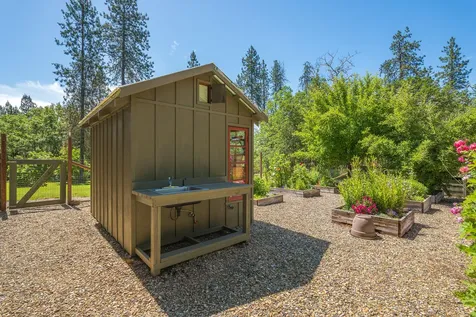 375 Mountain Paradise Drive Grants Pass OR 97526