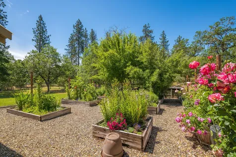 375 Mountain Paradise Drive Grants Pass OR 97526