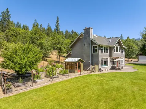 375 Mountain Paradise Drive Grants Pass OR 97526