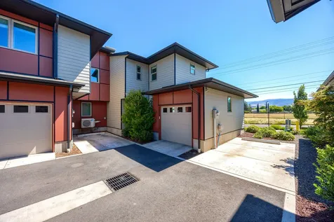 1086 E Main Street Ashland OR 97520