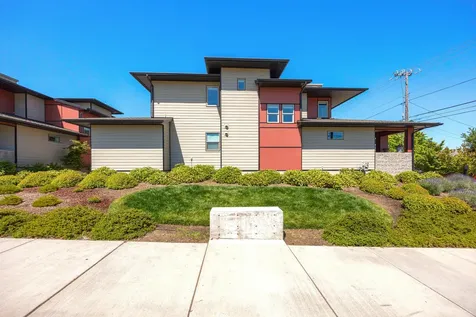 1086 E Main Street Ashland OR 97520