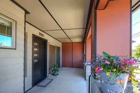 1086 E Main Street Ashland OR 97520