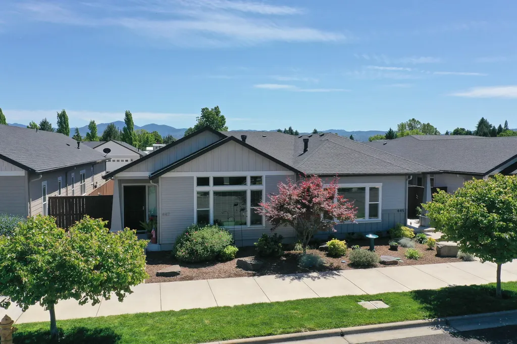 447 S Haskell Street Central Point OR 97502