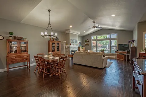 447 S Haskell Street Central Point OR 97502