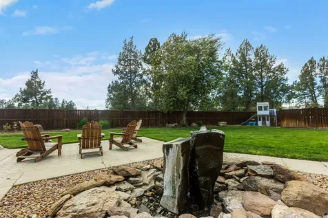 6230 SW Zenith Avenue Redmond OR 97756