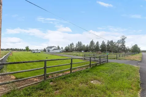 6230 SW Zenith Avenue Redmond OR 97756