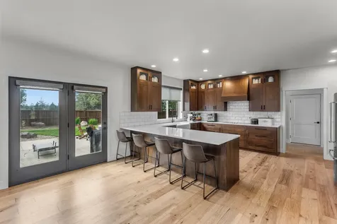 6230 SW Zenith Avenue Redmond OR 97756