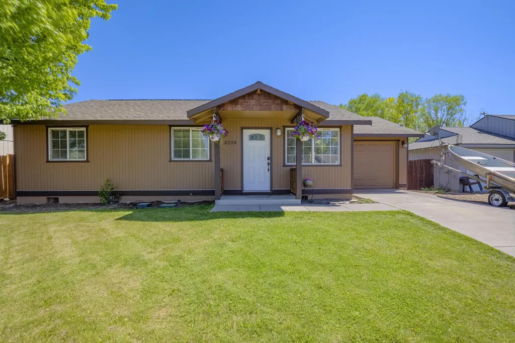 3208 SW Quartz Avenue Redmond OR 97756