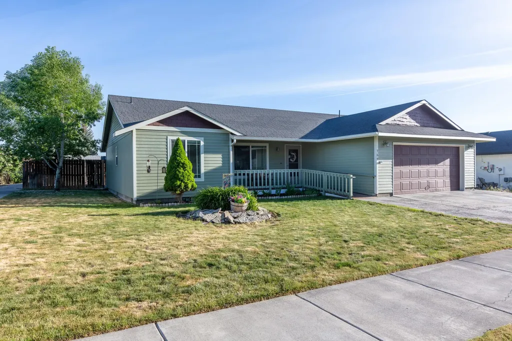 752 NE Black Bear Street Prineville OR 97754