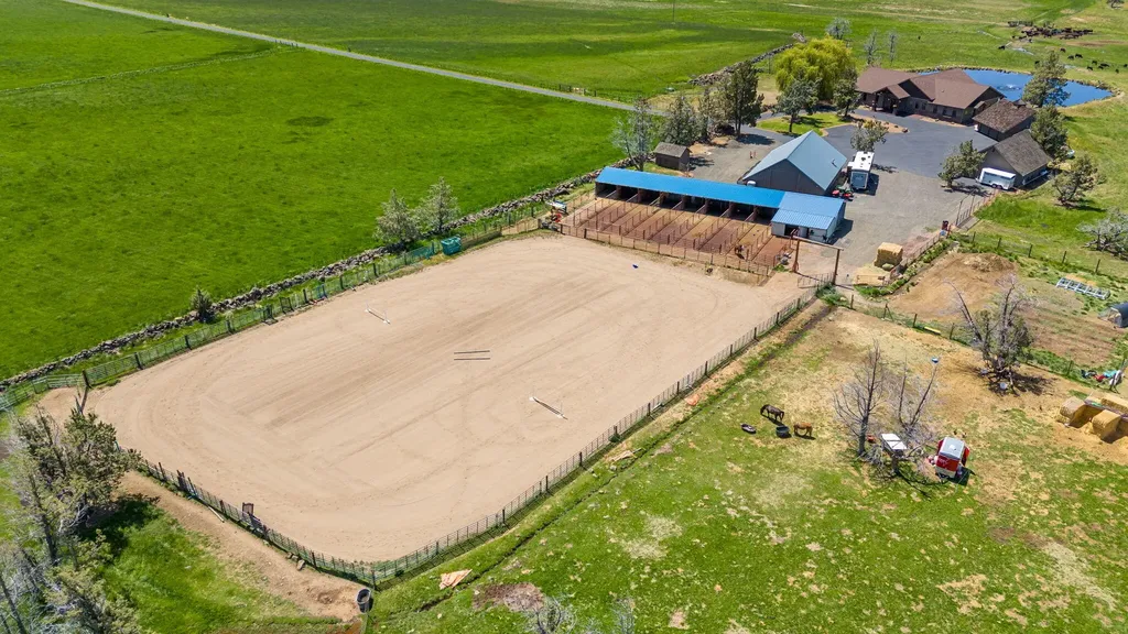 13501 SW Riggs Road Powell Butte OR 97753