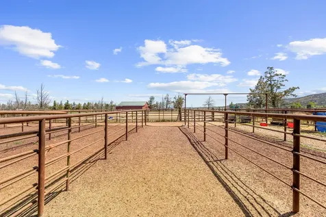 13501 SW Riggs Road Powell Butte OR 97753