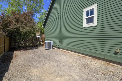 1685 NW Larch Avenue Redmond OR 97756