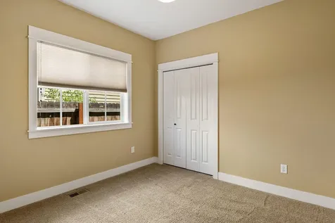 1685 NW Larch Avenue Redmond OR 97756