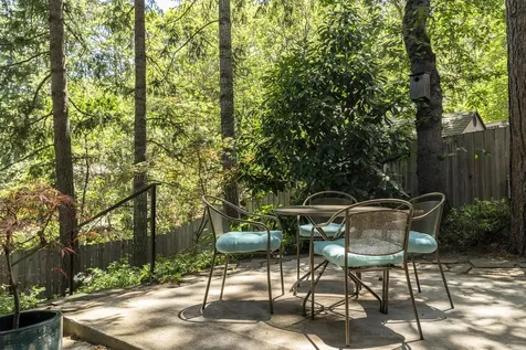 1024 Pinecrest Terrace Ashland OR 97520