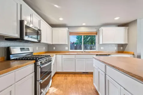 2044 NW 20th Court Redmond OR 97756