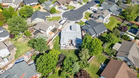 2044 NW 20th Court Redmond OR 97756