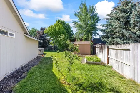 2044 NW 20th Court Redmond OR 97756