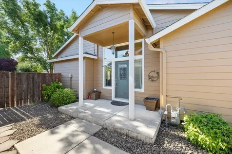 308 Live Oak Loop Central Point OR 97502