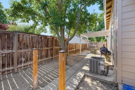 308 Live Oak Loop Central Point OR 97502