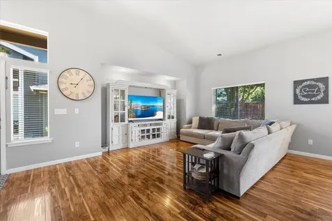 308 Live Oak Loop Central Point OR 97502