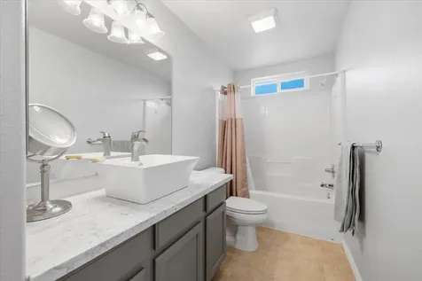 1054 Megan Lane Phoenix OR 97535