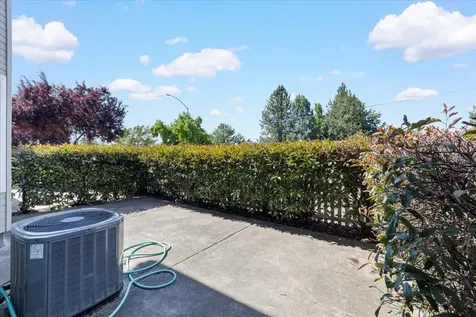 1224 N Modoc Avenue Medford OR 97504