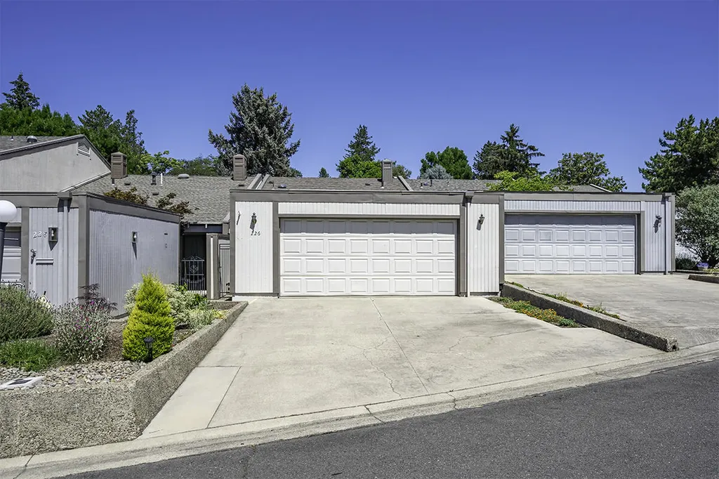 226 Mount Echo Drive Medford OR 97504