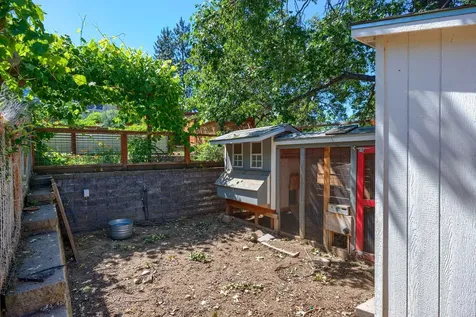 384 Kearney Street Ashland OR 97520
