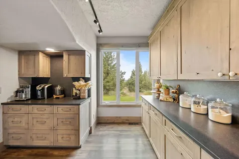 8956 Yahooskin Drive Powell Butte OR 97753