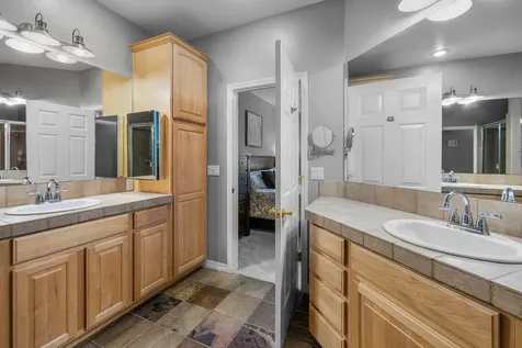 19587 Simpson Avenue Bend OR 97702