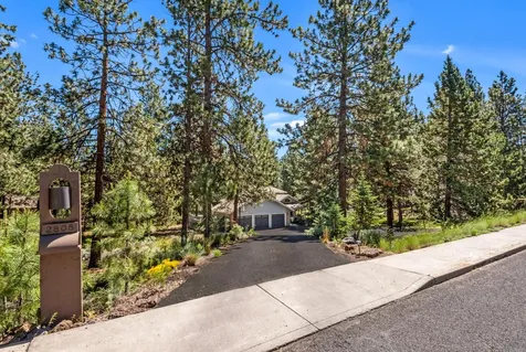 2805 NW Mccook Court Bend OR 97703