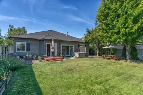 3789 Sherwood Park Drive Medford OR 97504