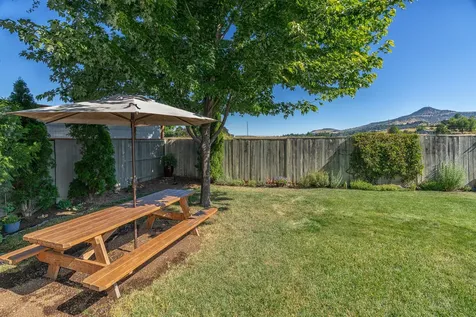 3789 Sherwood Park Drive Medford OR 97504
